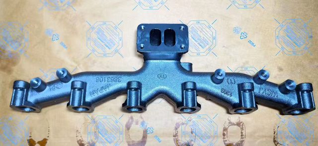 Совместимо с Komatsu 6D102 / PC200-6 / PC200-7 - выпускной коллектор (3863106)
