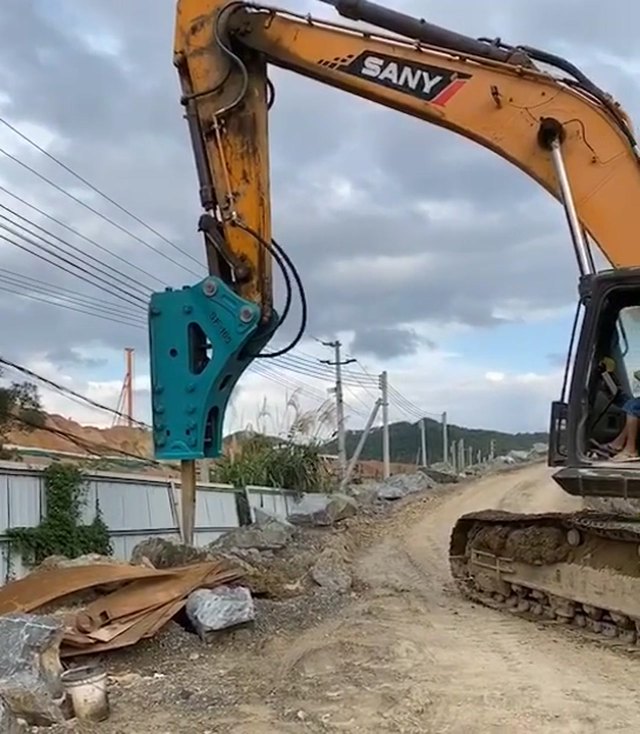Drill & Split Machine on a SANY Carrier - Rock Breaking Without Blasting