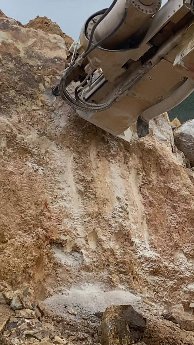 Drill & Split Head Working a Hard Rock Face