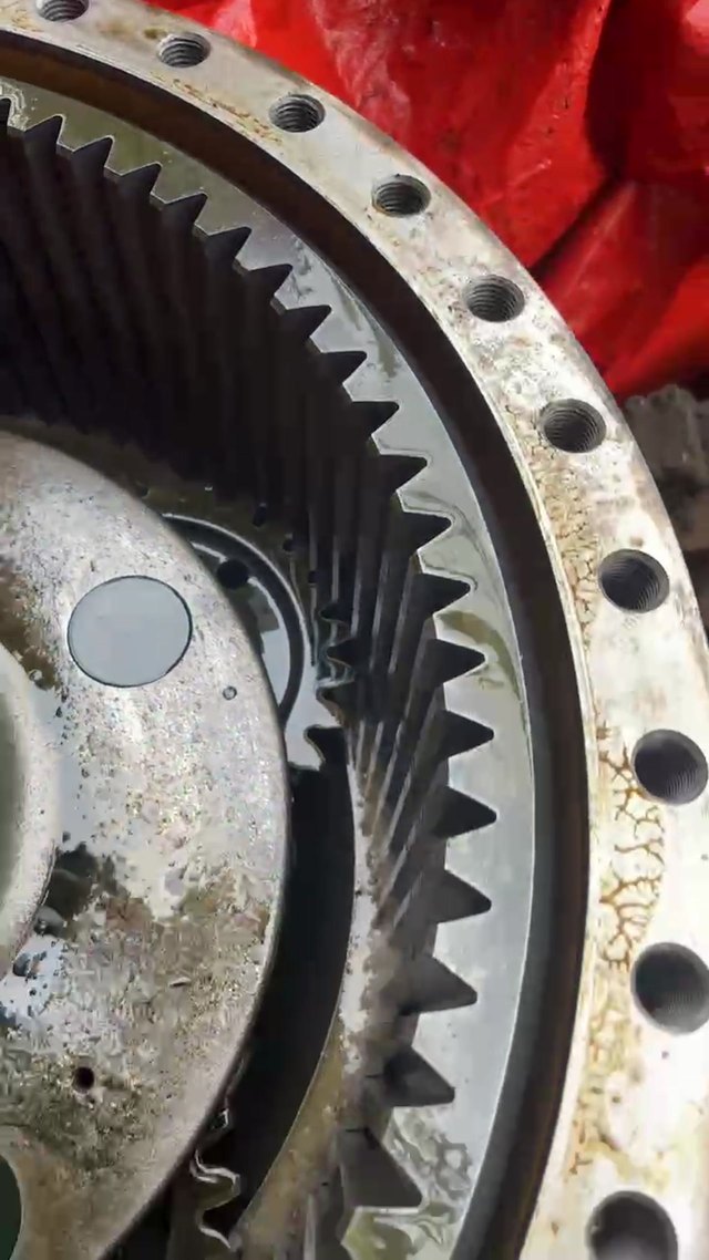 Cat D10R Travel Reducer - Arrival