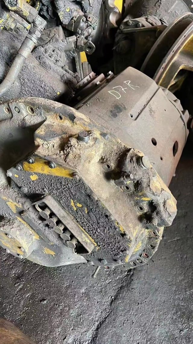 Cat D7R Transmission - Internals During Rebuild